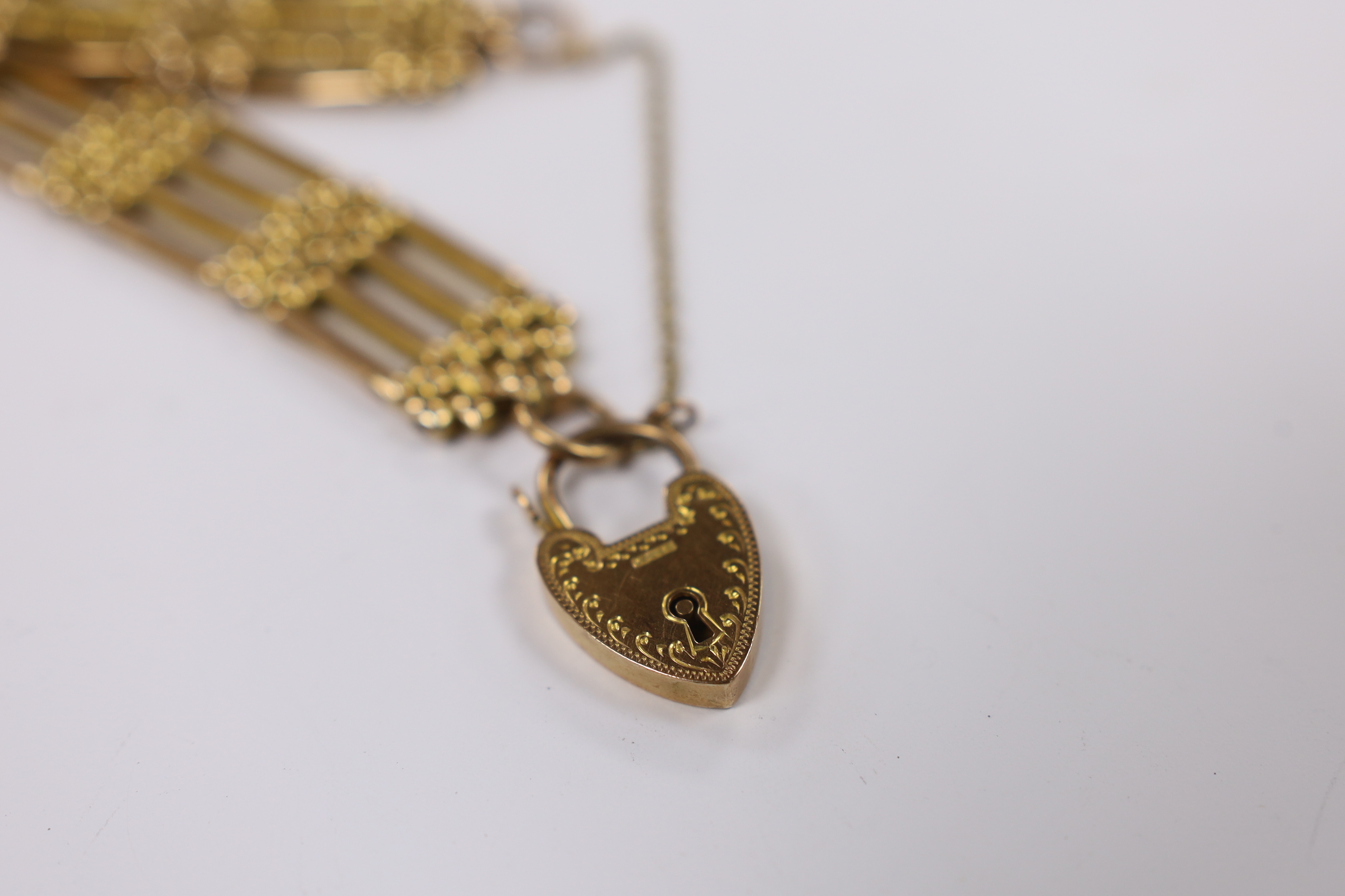 An early 20th century 9ct gate link bracelet, with heart shaped padlock clasp, 18cm